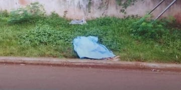 Puerto Iguazú: un joven en situación de calle falleció en plena vía pública.