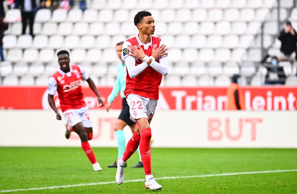 Quién es Hugo Ekitike, la gran promesa francesa que acompañará a Lionel Messi