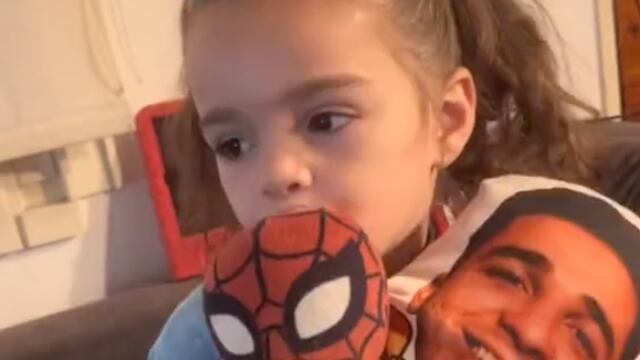 La niña fanática de Julián Álvarez.