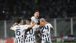 Talleres fue una máquina en el primer tiempo y en tiempo de descuento decoró la goleada (Foto: Javier Ferreyra / La Voz).