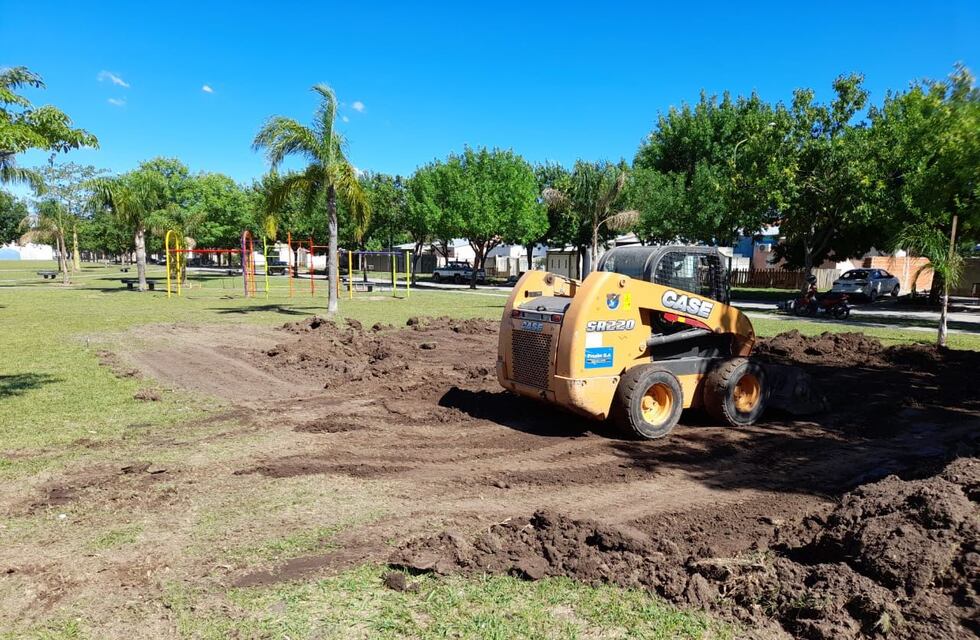 Comienzan a instalar las estructuras para tres nuevos juegos en la plaza Progreso del Mora
