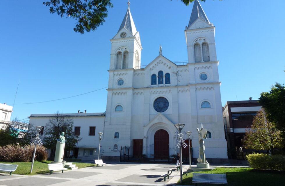 Recuperaron el histórico reloj y el campanario de la Catedral de Concordia