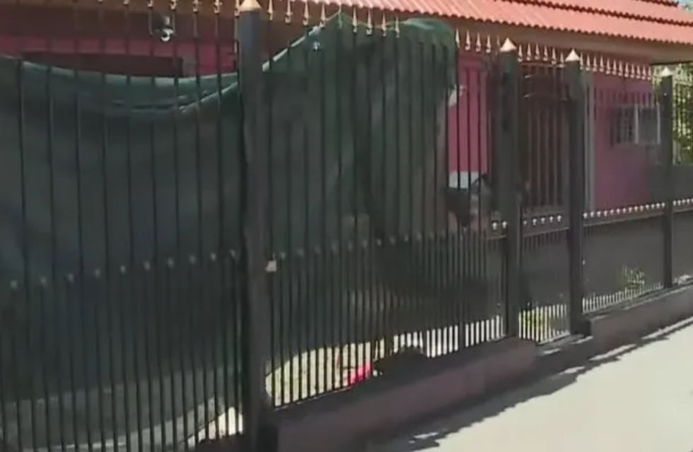 Una joven de 16 años mató a puñaladas a su novio en el pecho, llamó al 911 y escapó