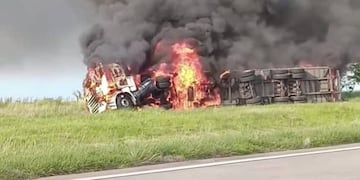 La circulación hacia el este se complicó por el fuego y la humareda.