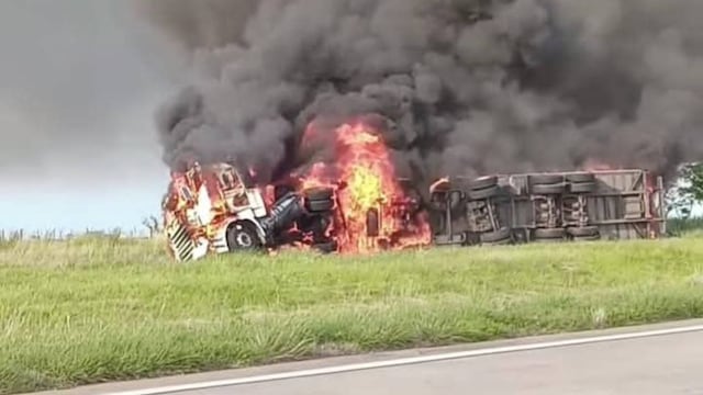 La circulación hacia el este se complicó por el fuego y la humareda.