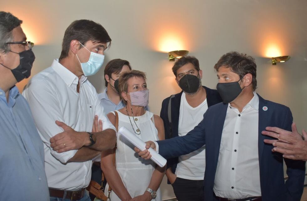 Axel Kicillof visitó Tandil y confirmó la tercera dosis libre contra el coronavirus
