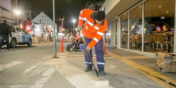 Ushuaia: avanzan las tareas de limpieza y pintura en zona céntrica