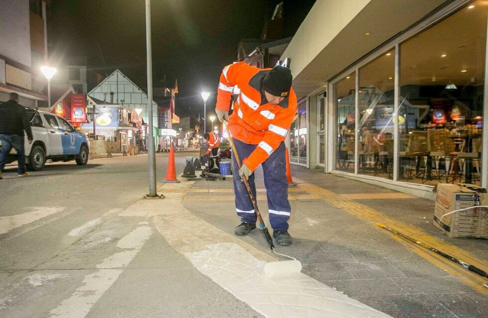 Ushuaia: avanzan las tareas de limpieza y pintura en zona céntrica