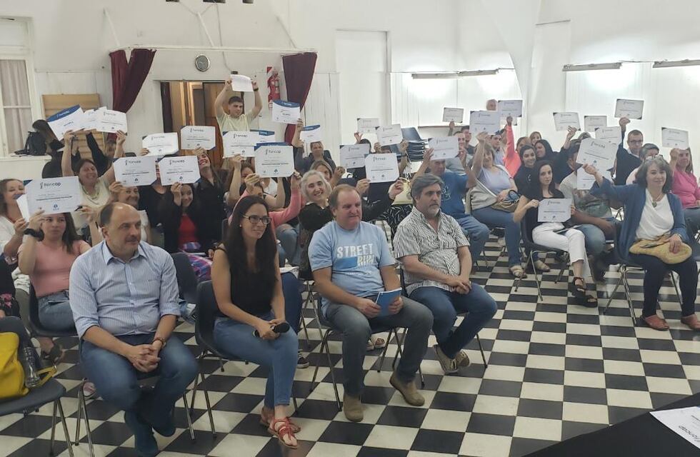 Cierre de año con entrega de diplomas y capacitación del Foncap en Tres Arroyos