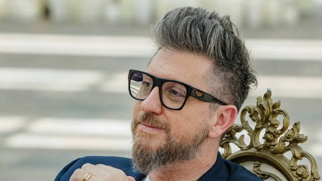 El hotelero rosarino tiene 53 años y lleva dos décadas y media en el mundo del romance.