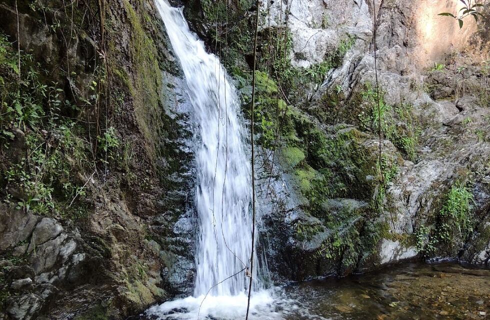 Cascada del Ángel, un salto de agua cristalina que se ubica en una reserva natural de Córdoba