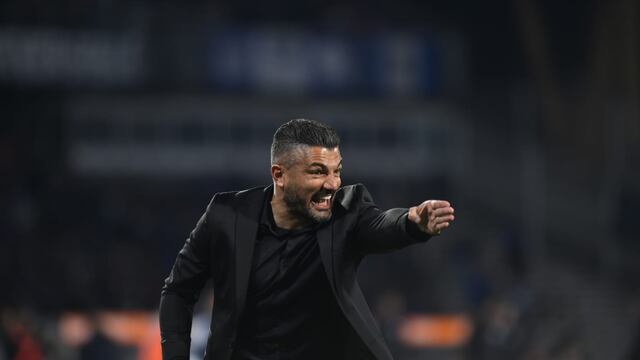 Javier Gandolfi no lo puede creer. A Talleres se le escapó un triunfo que lo mantenía en carrera por el título en Liga Profesional. Sigue lejos de River (Facundo Luque / La Voz).