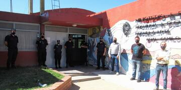 Autoridades policiales ya custodia la Escuela 14