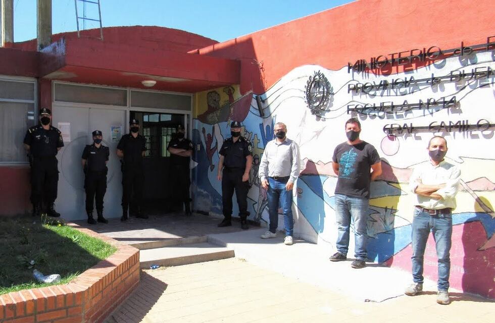 Vacunación en Azul: la escuela 14 ya cuenta con custodia policial