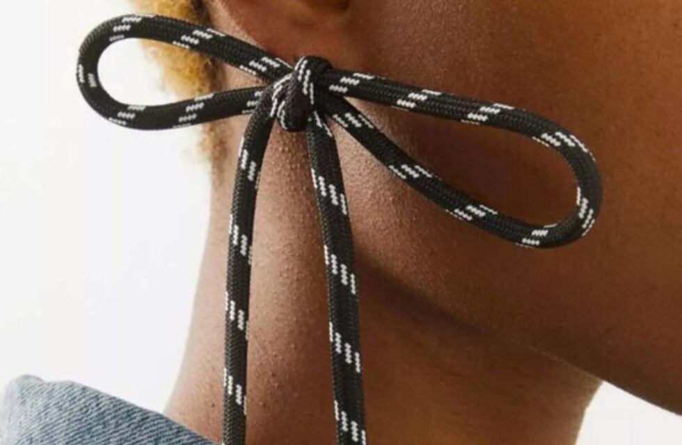 Balenciaga lo hizo de nuevo: aretes de cordón de zapato por más de 50 mil pesos