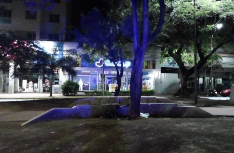 Posadas: dormía en la vereda y le prendieron fuego la mochila que usaba de almohada