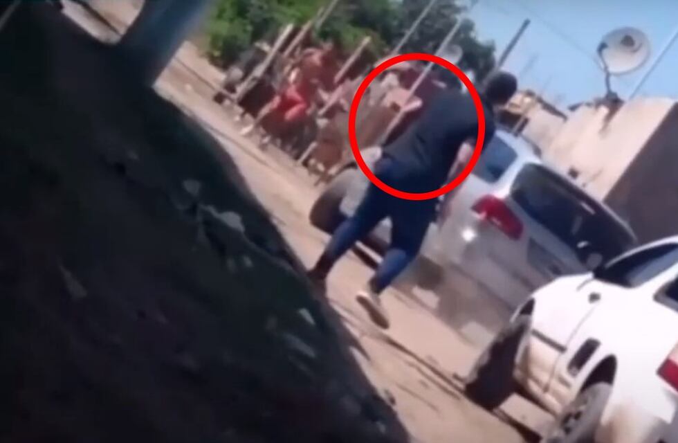 Asegura que le rozó el auto, lo persiguió y comenzó a dispararle