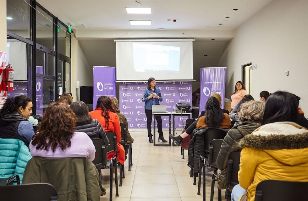 Gran concurrencia en el taller “Mujeres que crecen y ahora facturan”