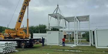 Continúan las obras de ensamble del Micro Hospital Covid 19 en Tunuyán.