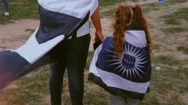 La niña iba en un colectivo que fue atacado a pedradas por hinchas de Belgrano.