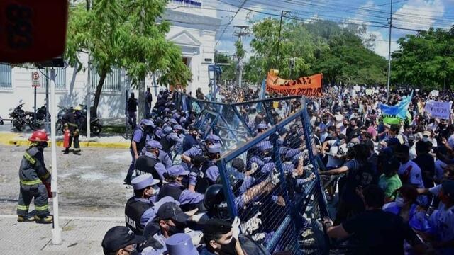 Represión policial en Formosa en contra de manifestantes tras la vuelta a Fase 1