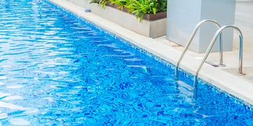 Un familiar encontró al hombre sin vida dentro de la piscina en Córdoba. (Ilustrativa)