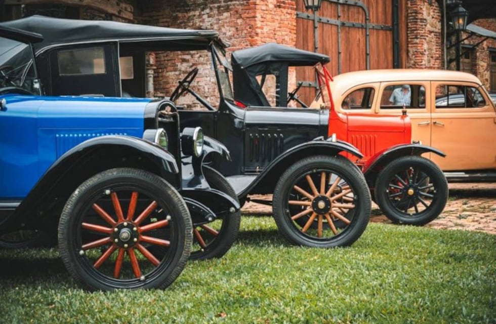 17º Encuentro de Autos Clásicos y de Época en la Sociedad Rural de Tres Arroyos