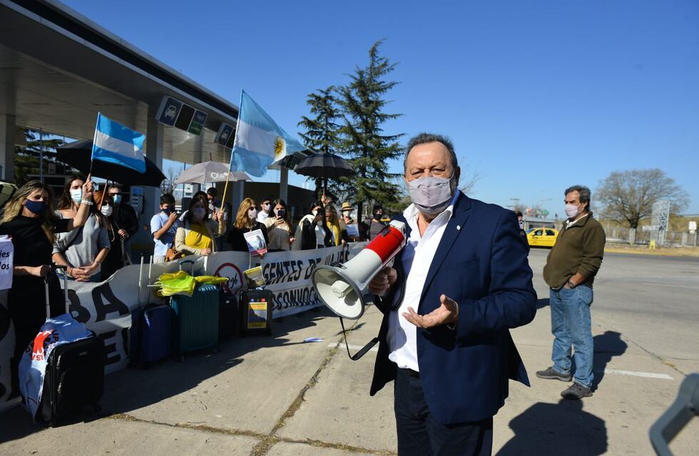 Candidato acusa a la Cámpora de “destruir” el Aeropuerto Córdoba