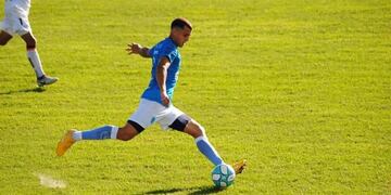 El defensor viene de jugar en el Defensores Unidos de Zárate