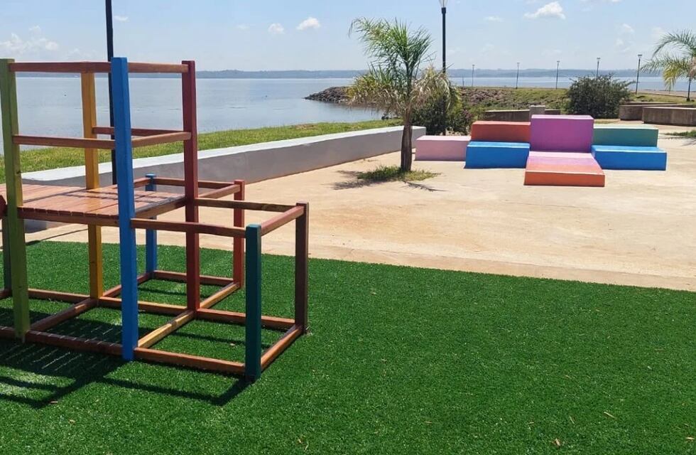 Realizan obras de mejoramiento en las playas de Posadas para recibir la temporada de verano