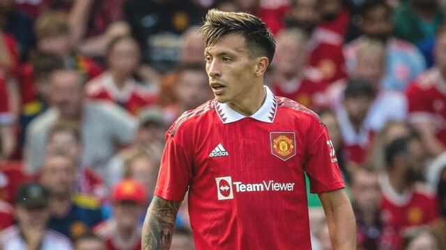 Lisandro Martínez se lesionó este viernes durante un partido del Manchester United.
