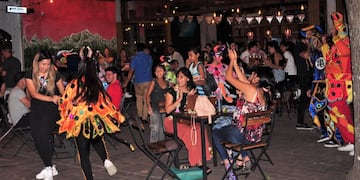 San Salvador de Jujuy propuso el "paseo Sarmiento", en el caso histórico de la ciudad, como espacio para disfrutar la gastronomía en un clima de carnaval.