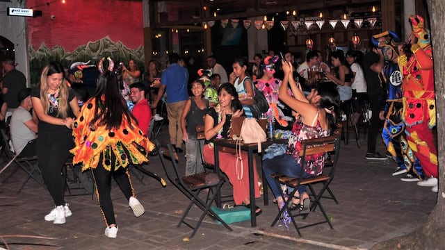 San Salvador de Jujuy propuso el "paseo Sarmiento", en el caso histórico de la ciudad, como espacio para disfrutar la gastronomía en un clima de carnaval.
