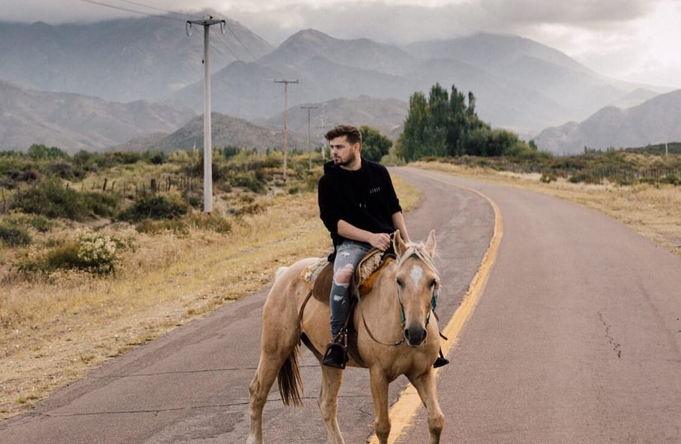 El Dj Martin Garrix está de visita en Mendoza: disfruta del paisaje y las cabalgatas