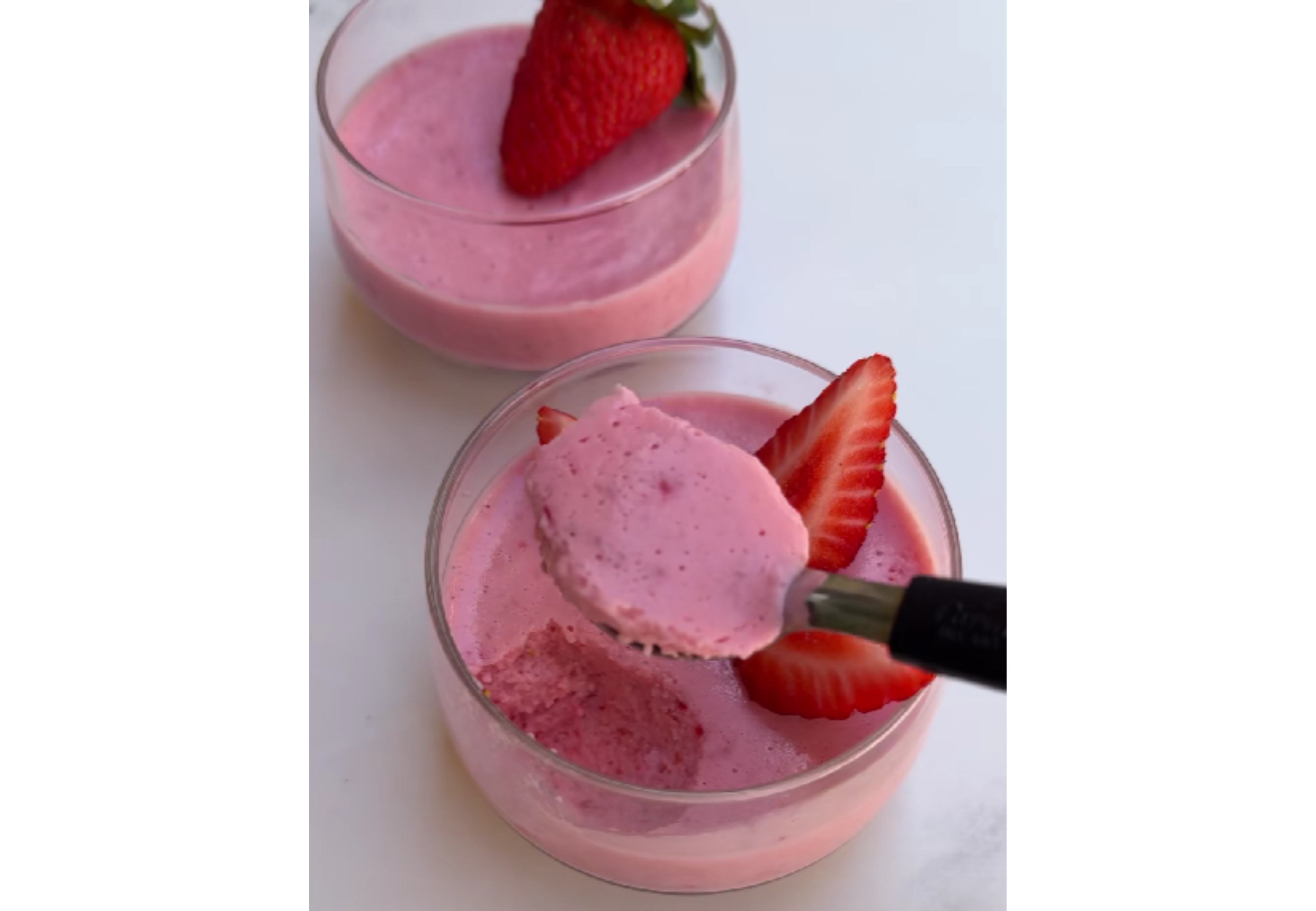 Así de cremoso y firme queda el postre helado.