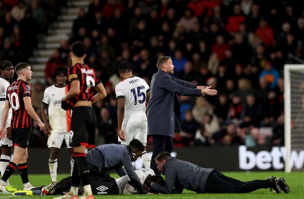 Jugador de la Premier League está “estable” tras sufrir “un paro cardíaco en el campo”