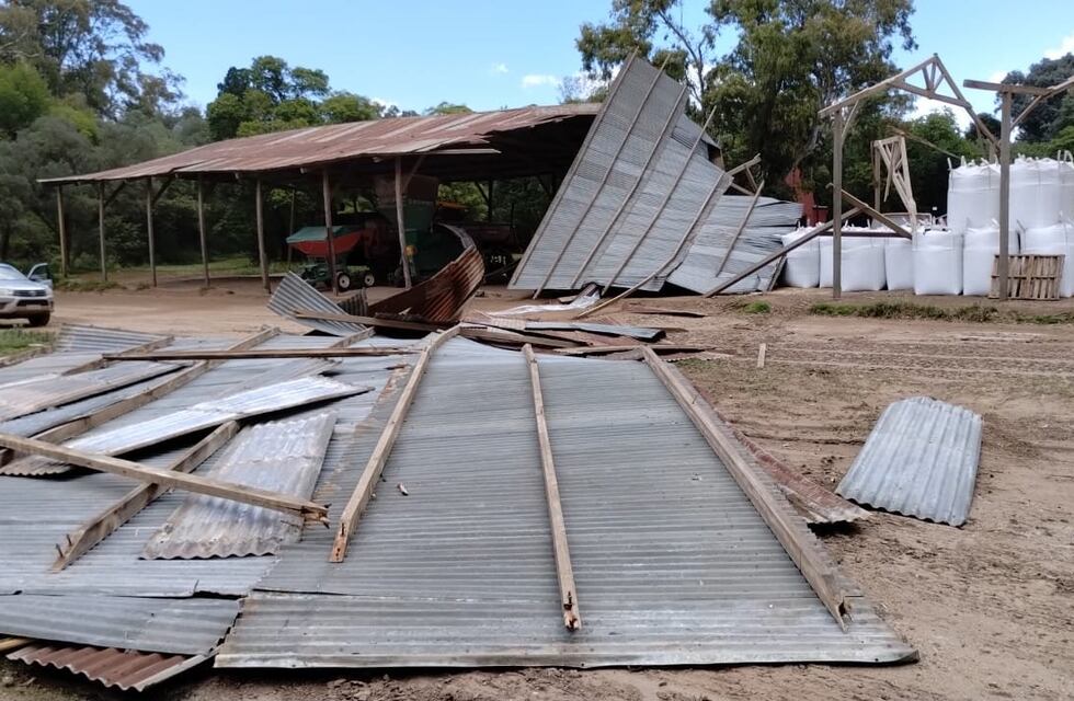 Video: en el sur de Córdoba el viento causó destrozos, ¿la cola de un tornado?