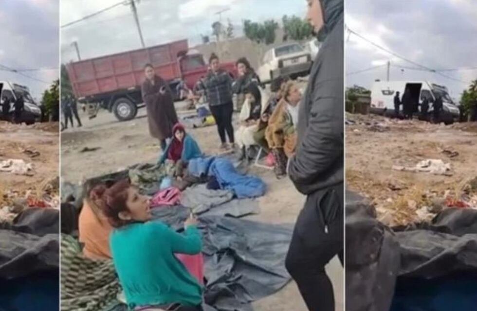 Más de 50 familias reclaman con una sentada la entrega de sus casas del IPV en San Juan