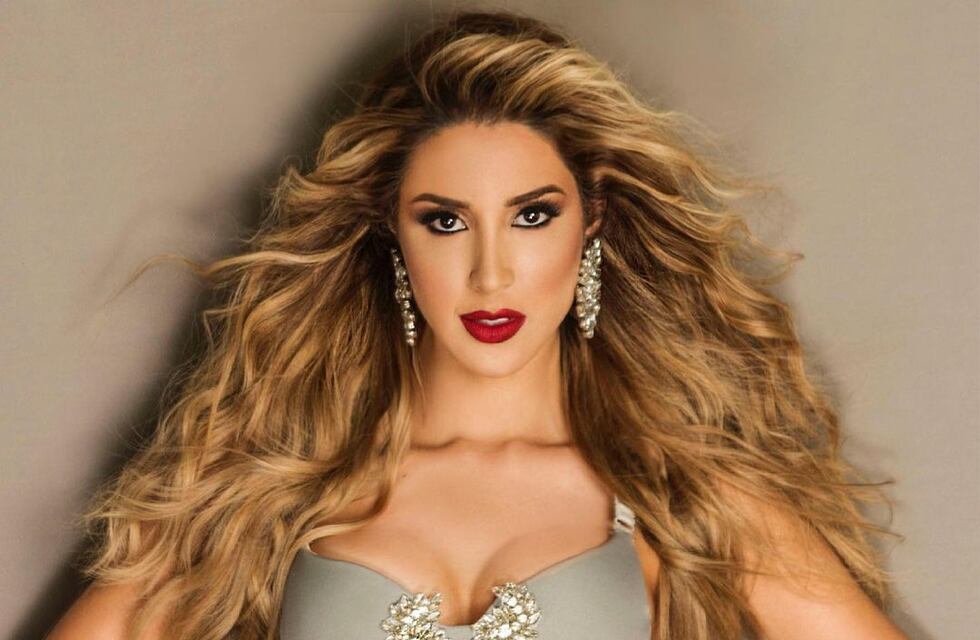 Mariángel Villasmil, Miss Venezuela, apuesta por brillos en sus vestidos y bikinis