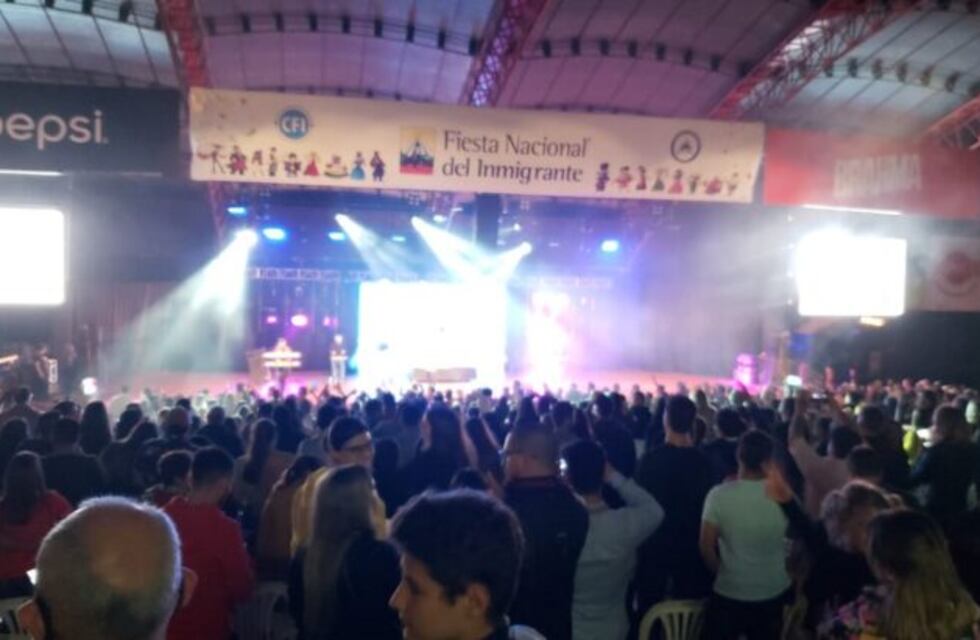 Amar Azul retornó y la rompió en la Fiesta Nacional del Inmigrante en Oberá