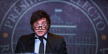 Milei confirmó que privatizará los medios públicos e YPF: la reacción de los sindicatos.