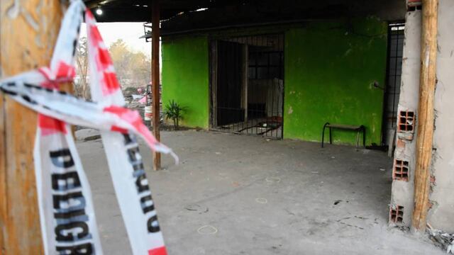 Ambas víctimas cayeron cerca de la puerta de entrada en Ugarte al 700 y los agresores huyeron en auto.