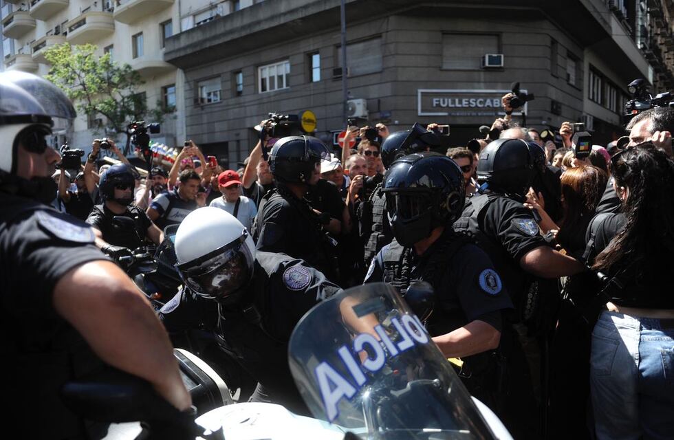 El costo del primer operativo antipiquete fue de $60 millones y el Gobierno propone cobrárselo a las organizaciones sociales