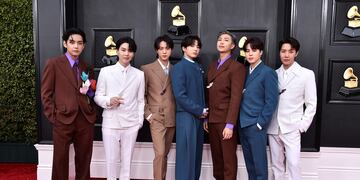 Los BTS, en la alfombra roja de la última entrega de los Grammy. (AP)