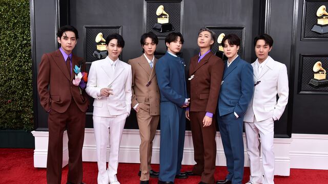 Los BTS, en la alfombra roja de la última entrega de los Grammy. (AP)