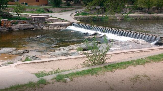 Creciente río San Antonio, Vado el Fantasio. Carlos Paz. Foto de Archivo.