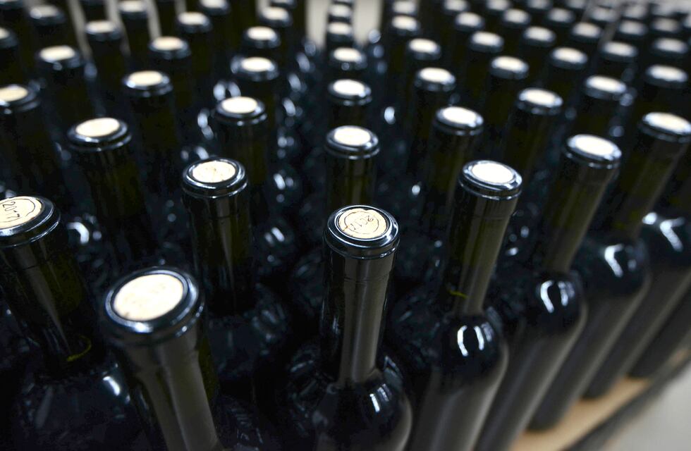 El Gobierno acordó con el INV el funcionamiento del Banco de Vinos