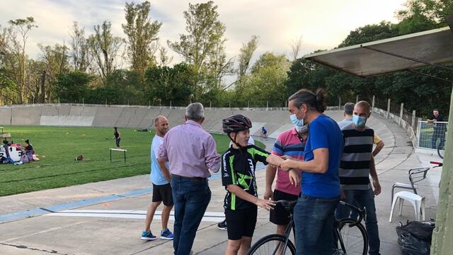 El intendente Luis Castellano recorrió las instalaciones del Club Ciclista