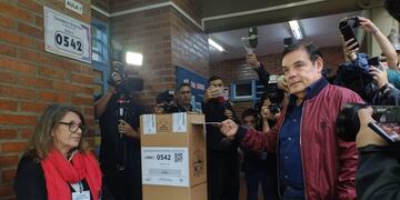 Elecciones en Misiones 2023: Entre aplausos votó Rovira en Posadas.