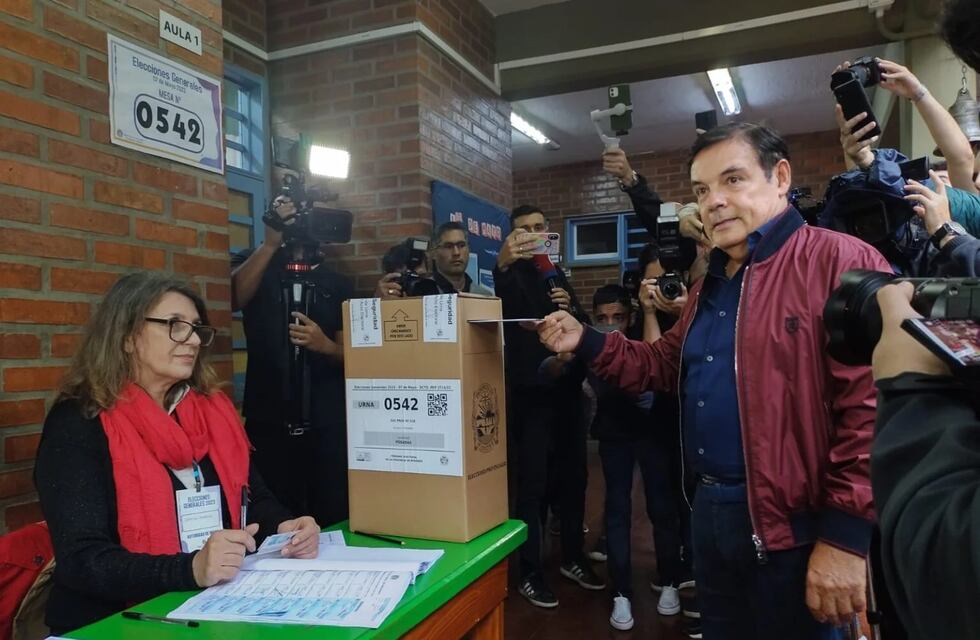 Elecciones en Misiones 2023: Entre aplausos votó Rovira en Posadas